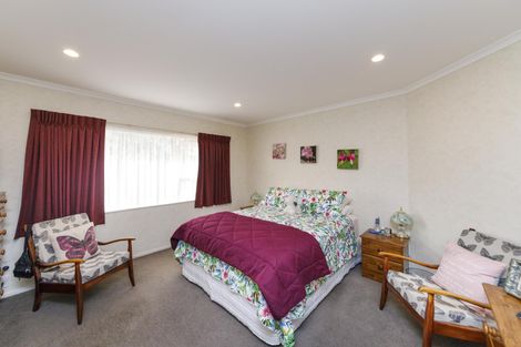 Photo of property in 44 Peter Hall Drive, Kelvin Grove, Palmerston North, 4414