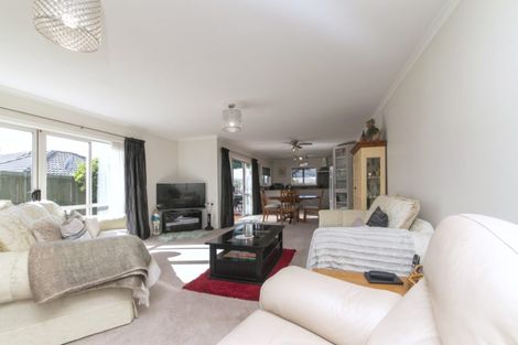 Photo of property in 87c Triangle Road, Massey, Auckland, 0614