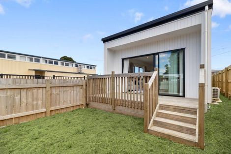 Photo of property in 63 Flanshaw Road, Te Atatu South, Auckland, 0610