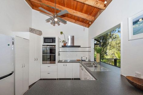 Photo of property in 24 Valley Road, Titirangi, Auckland, 0604