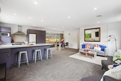 Photo of property in 7 Napuka Road, Henderson Valley, Auckland, 0612