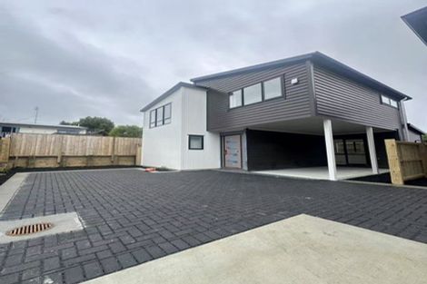 Photo of property in 15 Lowtherhurst Road, Massey, Auckland, 0614