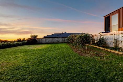 Photo of property in 20 Aderman Place, Hurworth, New Plymouth, 4310