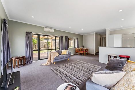 Photo of property in 29 James Nairn Grove, Riverstone Terraces, Upper Hutt, 5018
