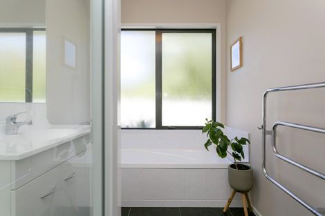 Photo of property in 19 Brompton Close, Richmond Heights, Taupo, 3330