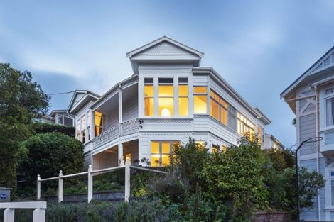 Photo of property in 50 Central Terrace, Kelburn, Wellington, 6012