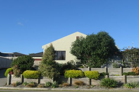 Photo of property in 107 Realm Drive, Paraparaumu, 5032