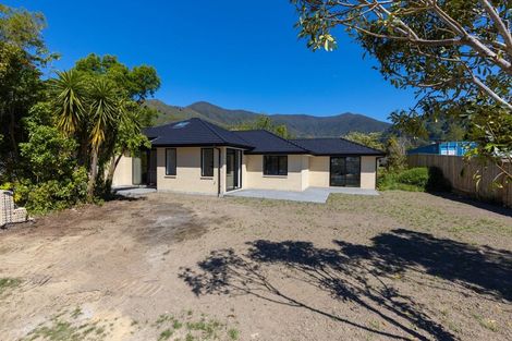Photo of property in 213a Waikawa Road, Waikawa, Picton, 7220