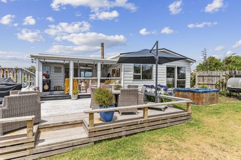 Photo of property in 8 Norna Grove, Waikawa Beach, Levin, 5573