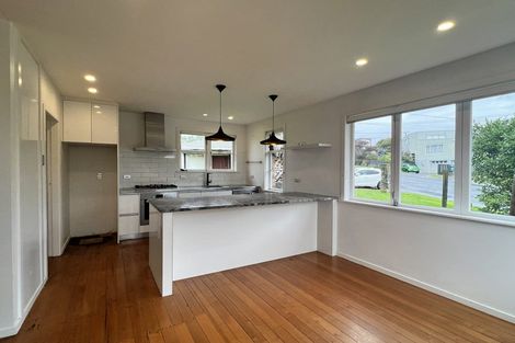 Photo of property in 2 Leander Road, Bayswater, Auckland, 0622