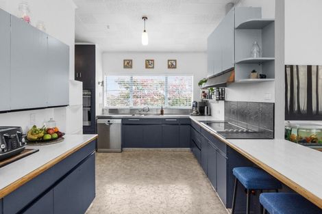 Photo of property in 1 Ashford Place, Havelock North, 4130