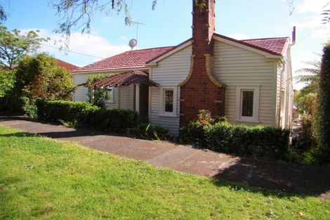 Photo of property in 12 Maungakiekie Avenue, Greenlane, Auckland, 1051