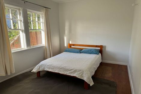 Photo of property in 2/5 Grove Road, Kelburn, Wellington, 6012