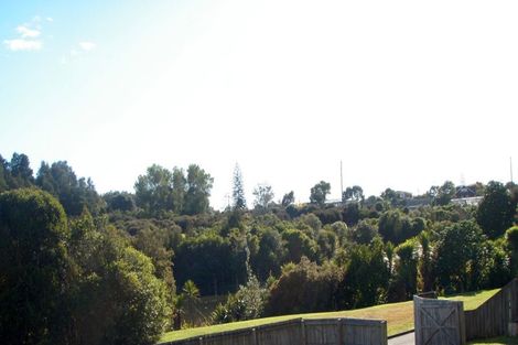 Photo of property in 1/13a Kitewao Street, Northcote, Auckland, 0627