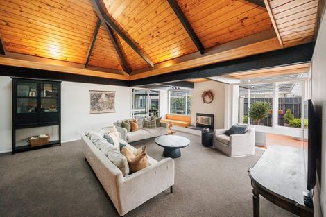 Photo of property in 11 Chilton Grove, Hokowhitu, Palmerston North, 4410