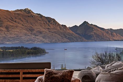 Photo of property in 52 Suburb Street, Queenstown, 9300
