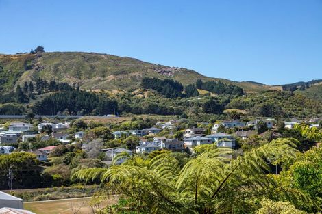 Photo of property in 13 Rembrandt Avenue, Tawa, Wellington, 5028