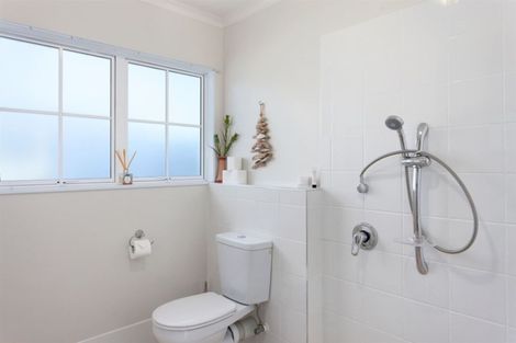 Photo of property in 33 Edgewater Grove, Whakatane, 3120