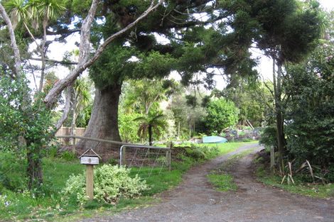 Photo of property in 8 Raroa Terrace, Waiatarua, Auckland, 0604