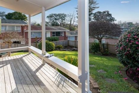 Photo of property in 2/30 Uxbridge Road, Mellons Bay, Auckland, 2014