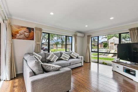Photo of property in 9 Erne Crescent, East Tamaki, Auckland, 2016