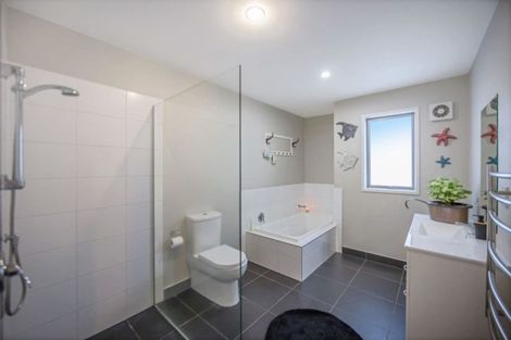 Photo of property in 4a Astrolabe Place, Gulf Harbour, Whangaparaoa, 0930