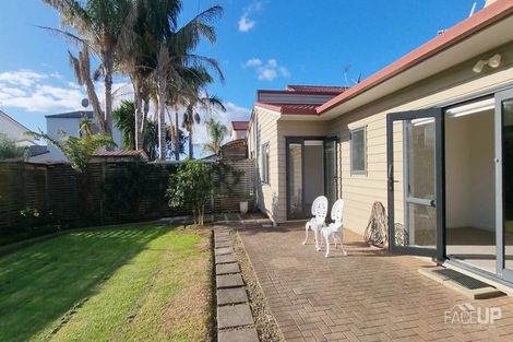 Photo of property in 52 Vinograd Drive, Te Atatu Peninsula, Auckland, 0610