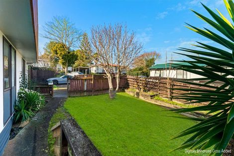Photo of property in 2/76 Parrs Cross Road, Henderson, Auckland, 0612