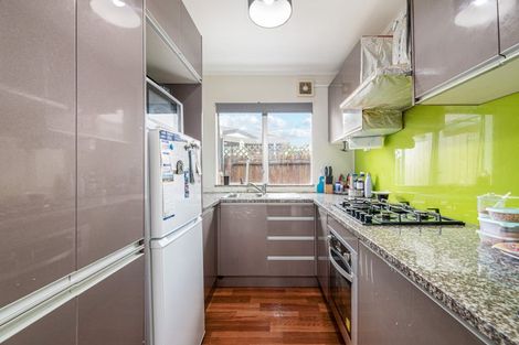 Photo of property in 4/92 Titirangi Road, New Lynn, Auckland, 0600