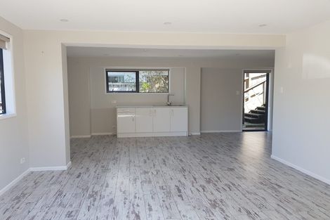 Photo of property in 1/690 Beach Road, Browns Bay, Auckland, 0630