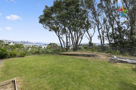 Photo of property in 8 Akatea Road, Korokoro, Lower Hutt, 5012