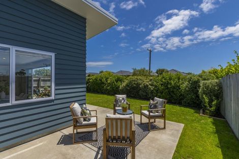 Photo of property in 17 Mahia Lane, Waikanae, 5036