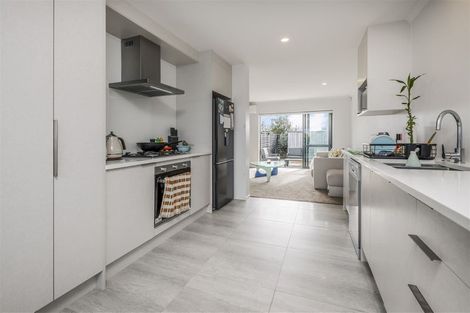 Photo of property in 28a Biplane Street, Takanini, 2112