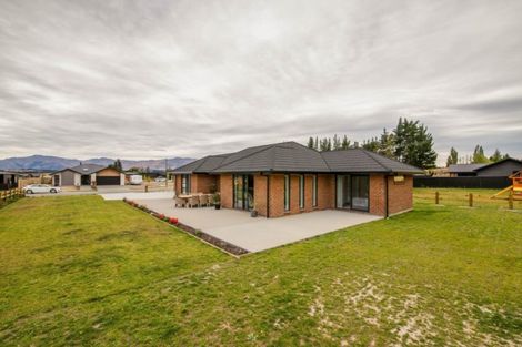 Photo of property in 33 Kingfisher Crescent, Albert Town, Wanaka, 9305