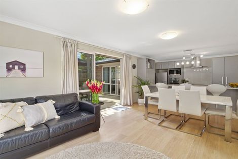 Photo of property in 39 Namsan Close, Fairview Heights, Auckland, 0632