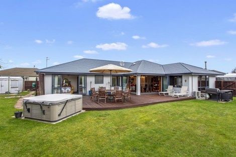 Photo of property in 27 Hawkins Place, Rangiora, 7400