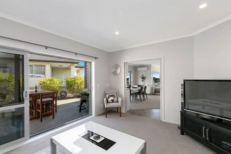 Photo of property in 20 The Fjord, Aotea, Porirua, 5024