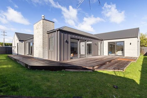 Photo of property in 164 Aokautere Drive, Fitzherbert, Palmerston North, 4410