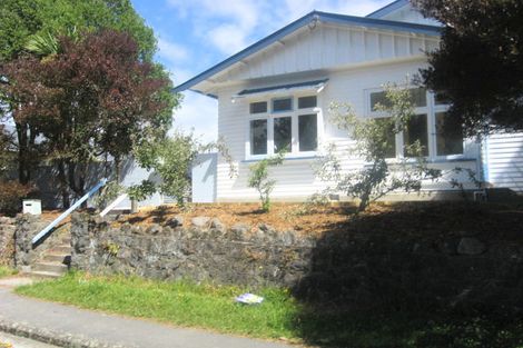 Photo of property in 6 Sandwich Road, Beckenham, Christchurch, 8023
