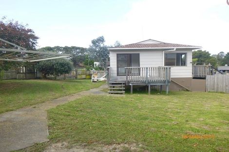 Photo of property in 8 St Catherine Crescent, West Harbour, Auckland, 0618