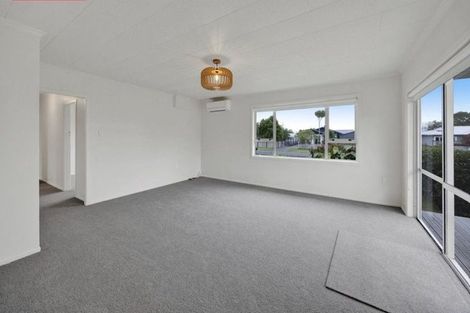 Photo of property in 5 Nikau Street, Inglewood, 4330
