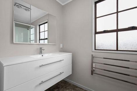 Photo of property in 12 Ashworth Street, Alexandra, 9320