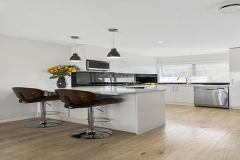 Photo of property in 2/9 Lancaster Road, Beach Haven, Auckland, 0626