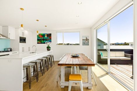 Photo of property in 10 Te Mauri Place, Omaha, 0986