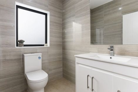 Photo of property in 4225d Great North Road, Glendene, Auckland, 0602