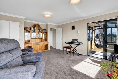 Photo of property in 20 Kellyville Heights, Merrilands, New Plymouth, 4312