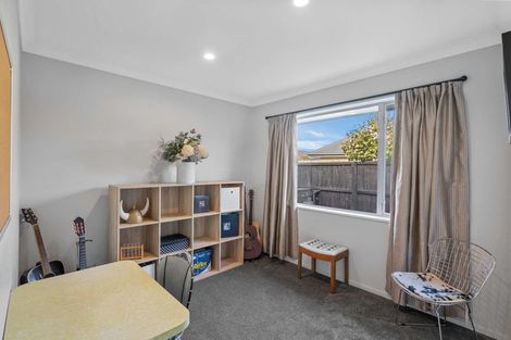 Photo of property in 28 Linkwater Way, Parklands, Christchurch, 8083