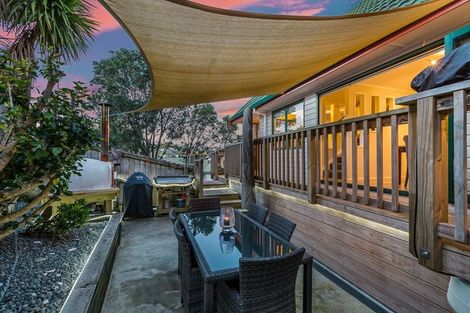 Photo of property in 22 Brookvale Park, Stanmore Bay, Whangaparaoa, 0932