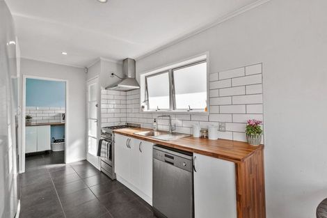 Photo of property in 34 Redwood Drive, Massey, Auckland, 0614