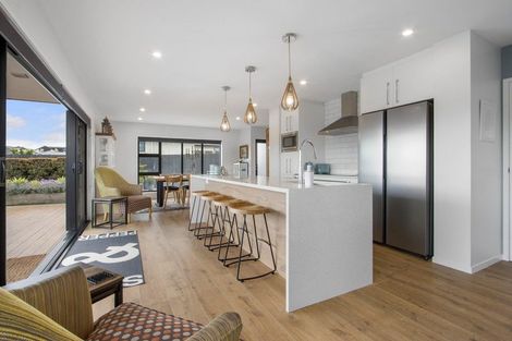 Photo of property in 13 Stingray Drive, Omokoroa, 3114